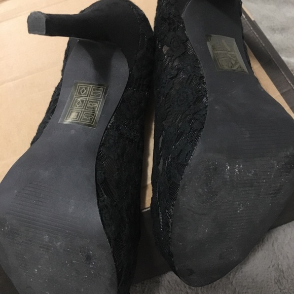 Black heels size 8 lace 🌶🌶🌶 - Picture 4 of 5
